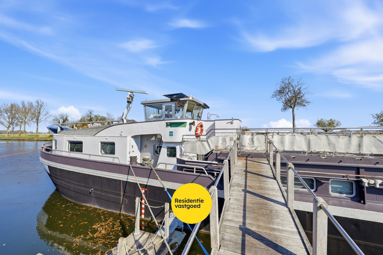 Unieke woonboot met B&amp;B en vergunde ligplaats in Plassendale 