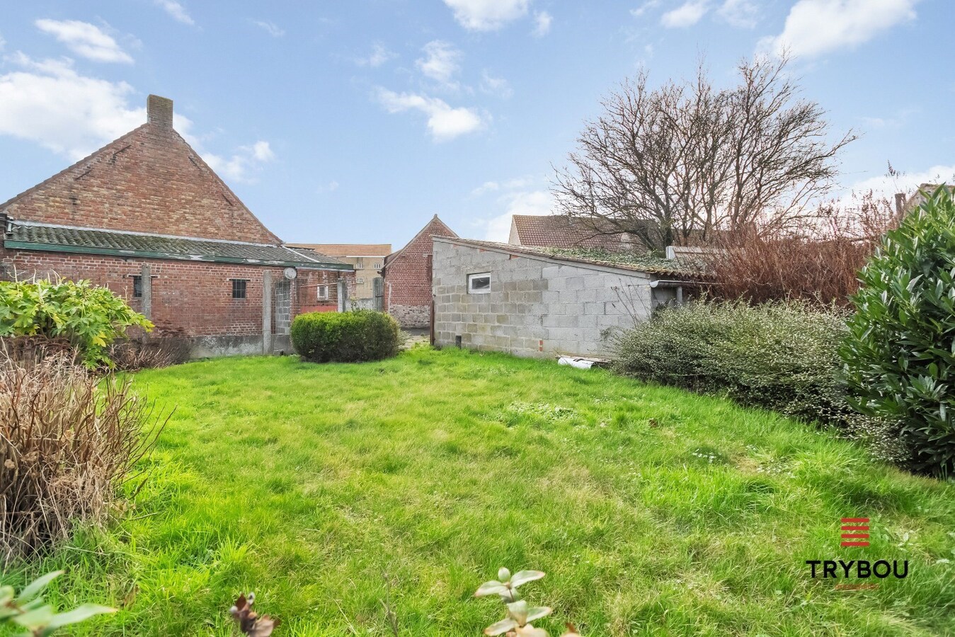 Zongerichte, te renoveren woning op ruim perceel van 618m² 