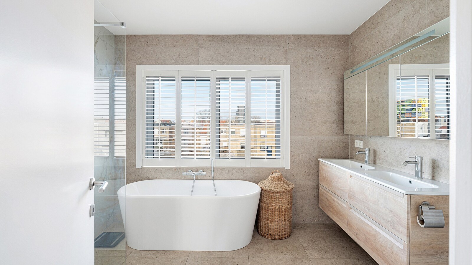 Ruime gezinswoning met inpandige garage en gezellige tuin. 