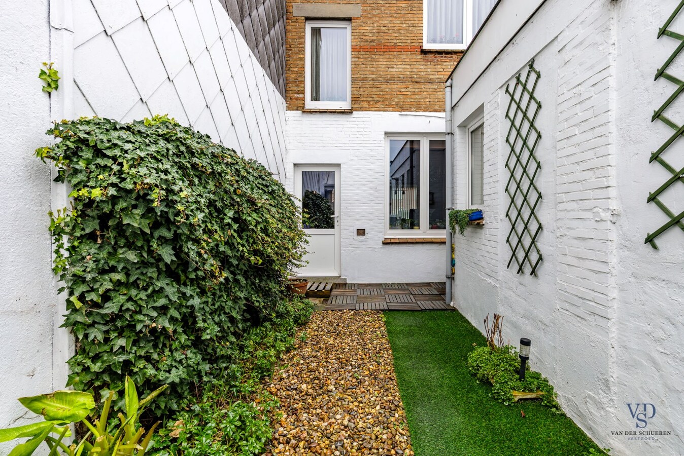 Karaktervolle woning met tuin op gunstige ligging. 