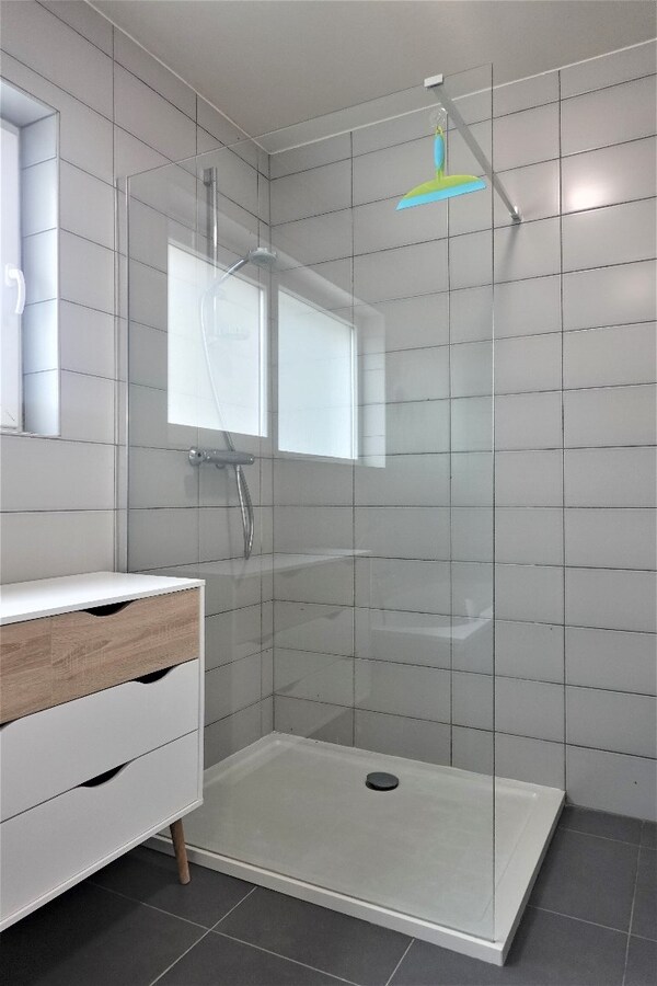 Ruim gelijkvloers appartement met koertje 