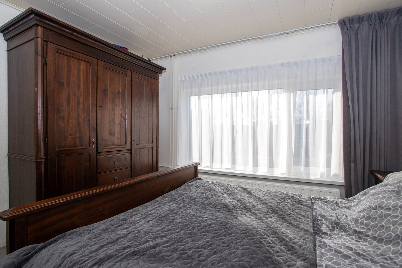 Uitgebouwde middenwoning met grote berging (28 m2) gelegen in een gewilde woonwijk in Bladel. 