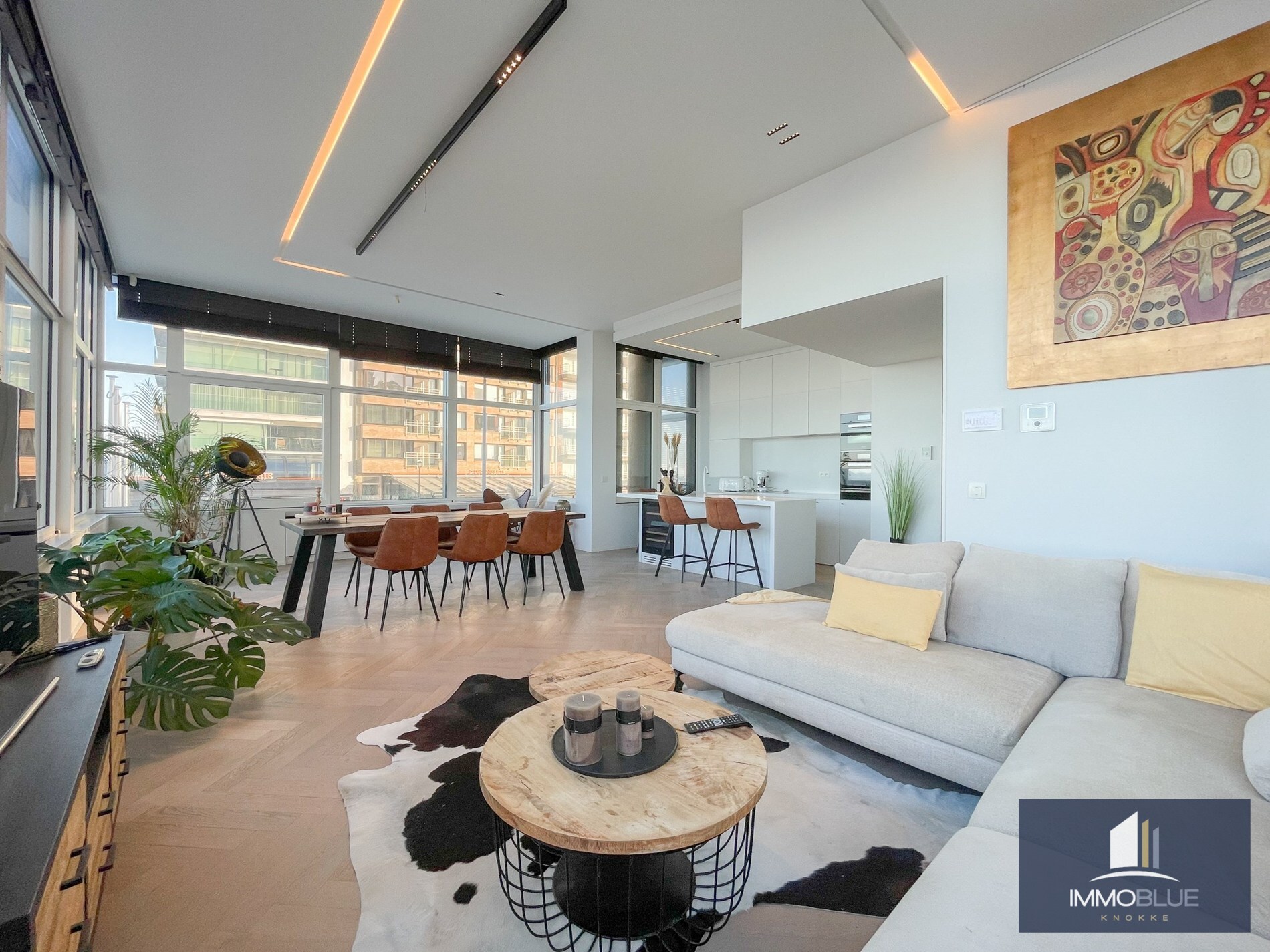 Uitzonderlijk, luxueus afgewerkt hoekappartement met frontaal zeezicht. 