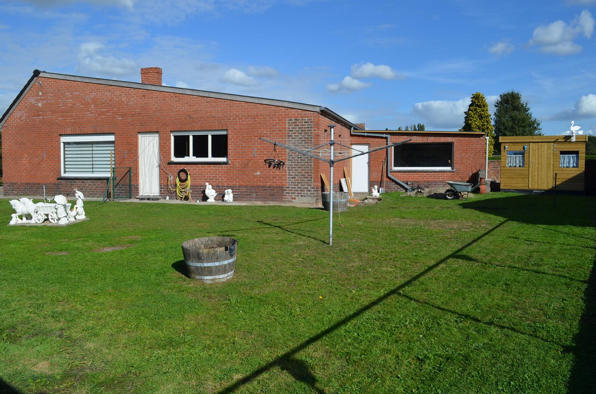 Gerenoveerde bungalow met 3 slpks en garage te Adegem 