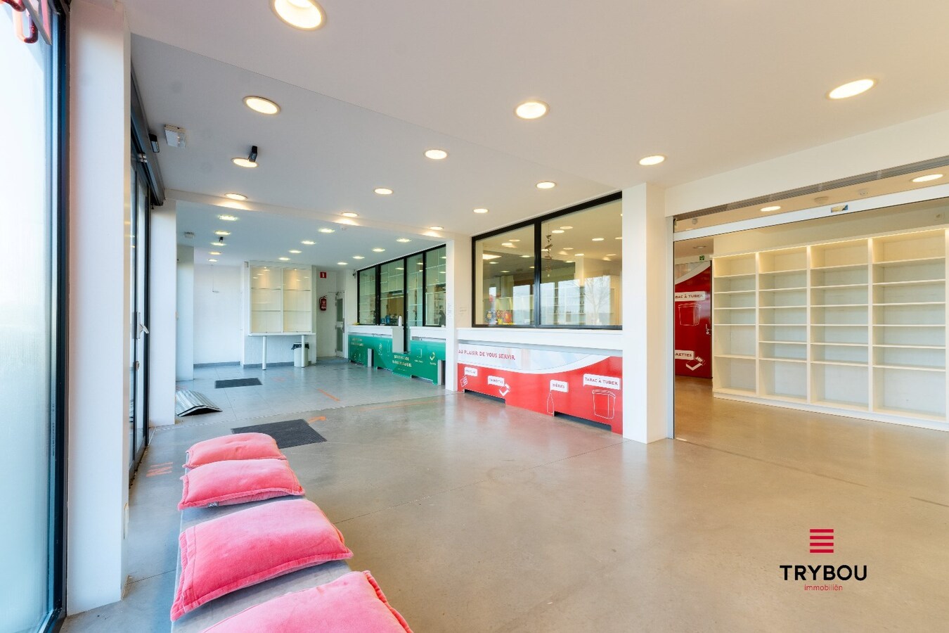 Commercieel pand met woonmogelijkheden op uitstekende ligging 