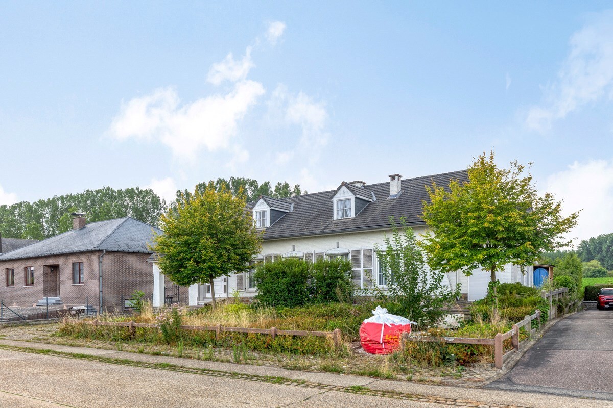 VILLA  met tuin, terras en garage in Zoutleeuw 