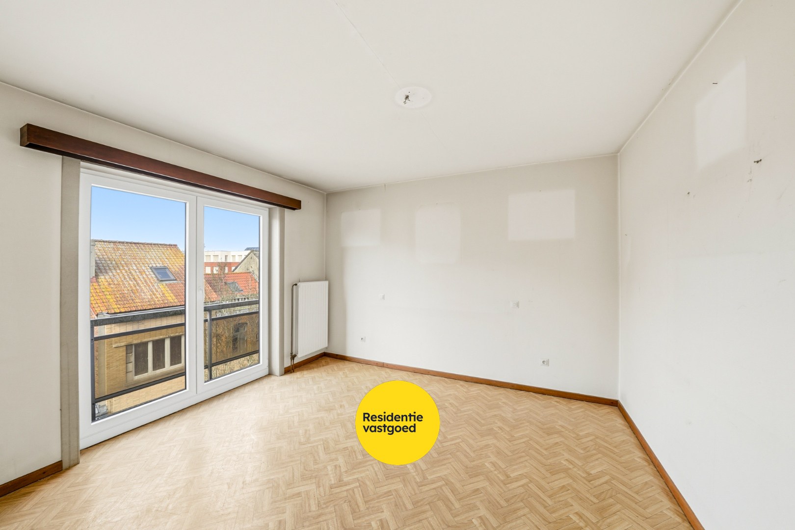 Op te frissen appartement met zicht op het Sint-Catharinaplein in Oostende 