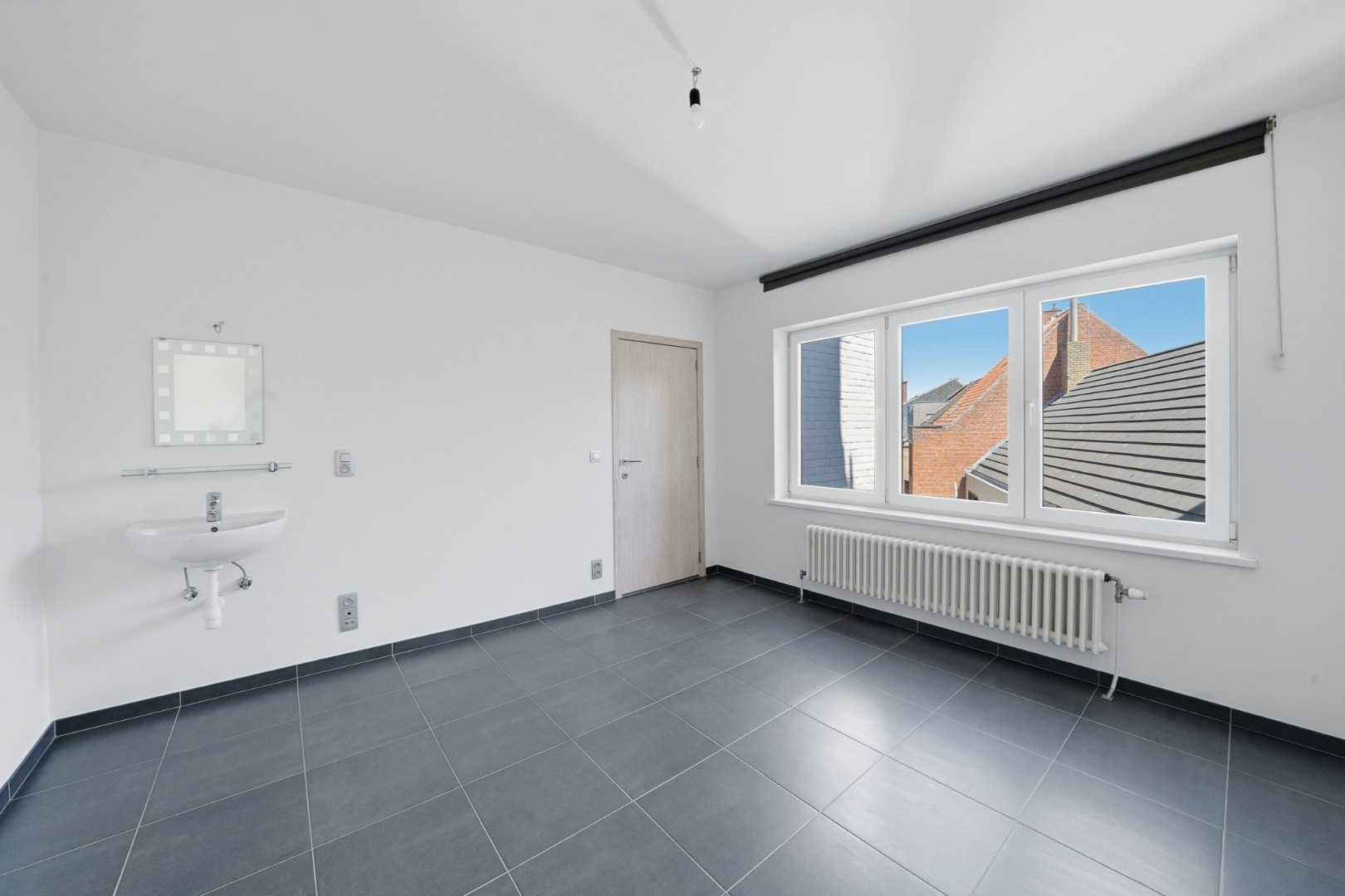 Volledig gerenoveerde bel-étage met ruime garage te Oostende 