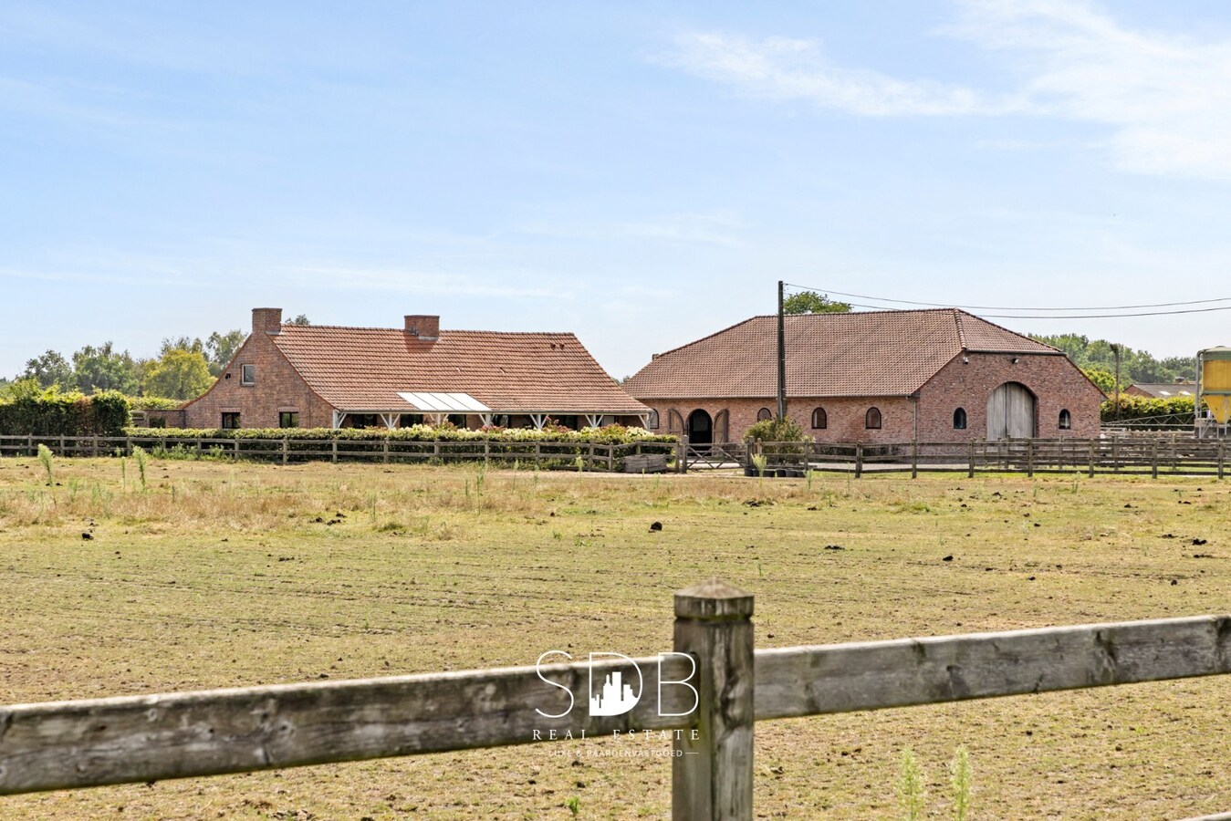 Prachtige landelijke woning met hippische accommodatie op 2,5hectare 