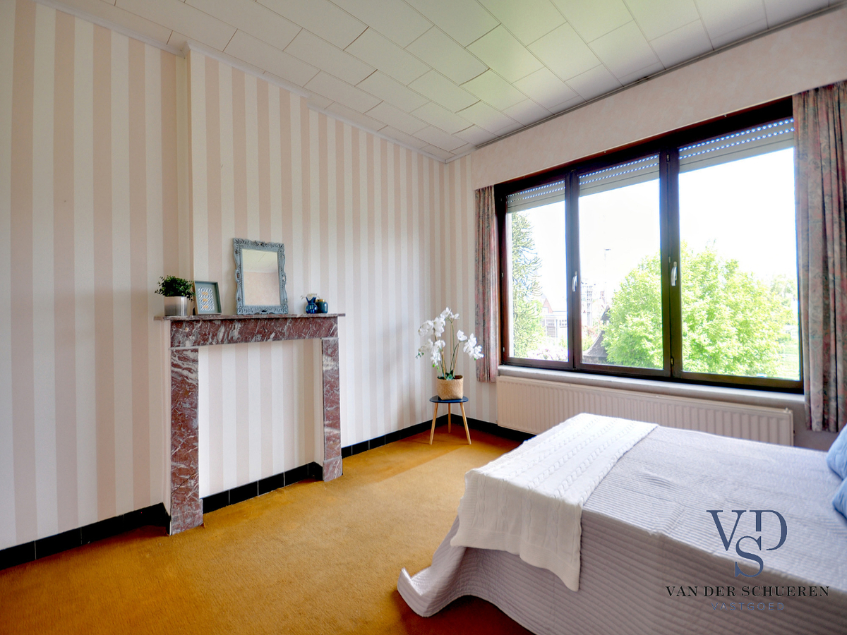 Degelijke en stijlvolle herenwoning. Uitstekend gelegen ! 