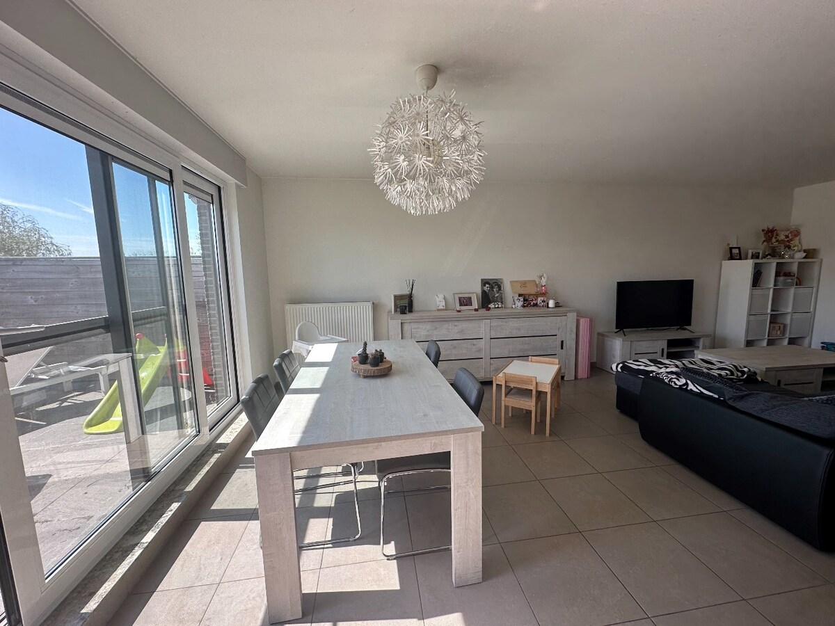 Ruim appartement met 2 ruime slaapkamers en zonnig terras 