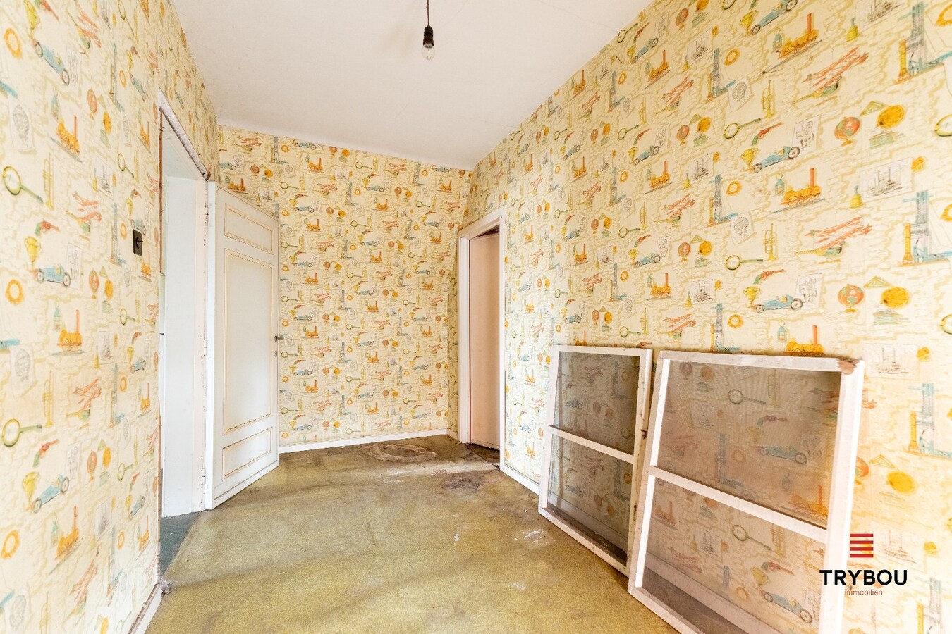 Te renoveren woning met bijgebouw en tuin in Houthulst 