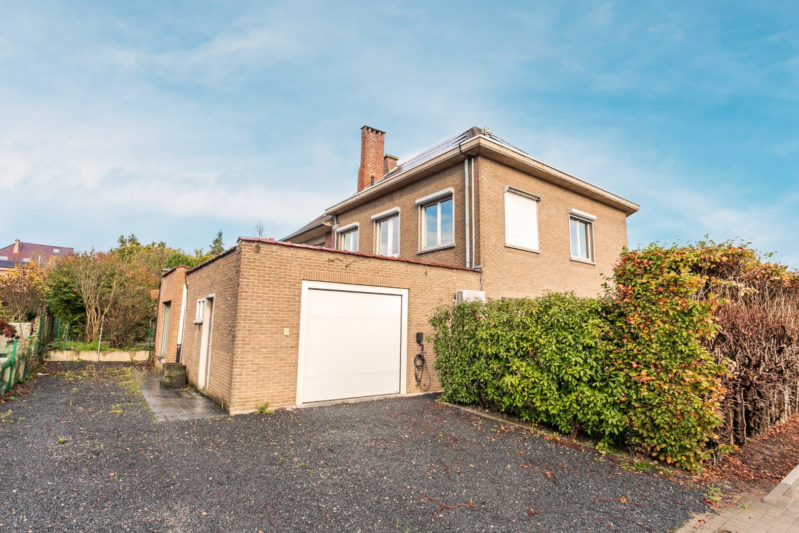 App 200m² met 3 slpks, terras en autostaanplaats te Halle 