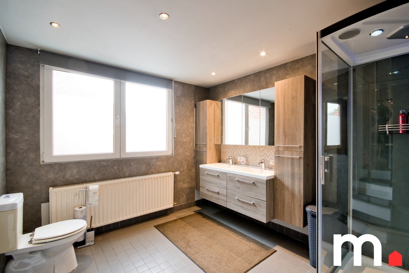 Uniek handelshuis met woonst op toplocatie – 220m² commerciële Ruimte + 165m² woning 