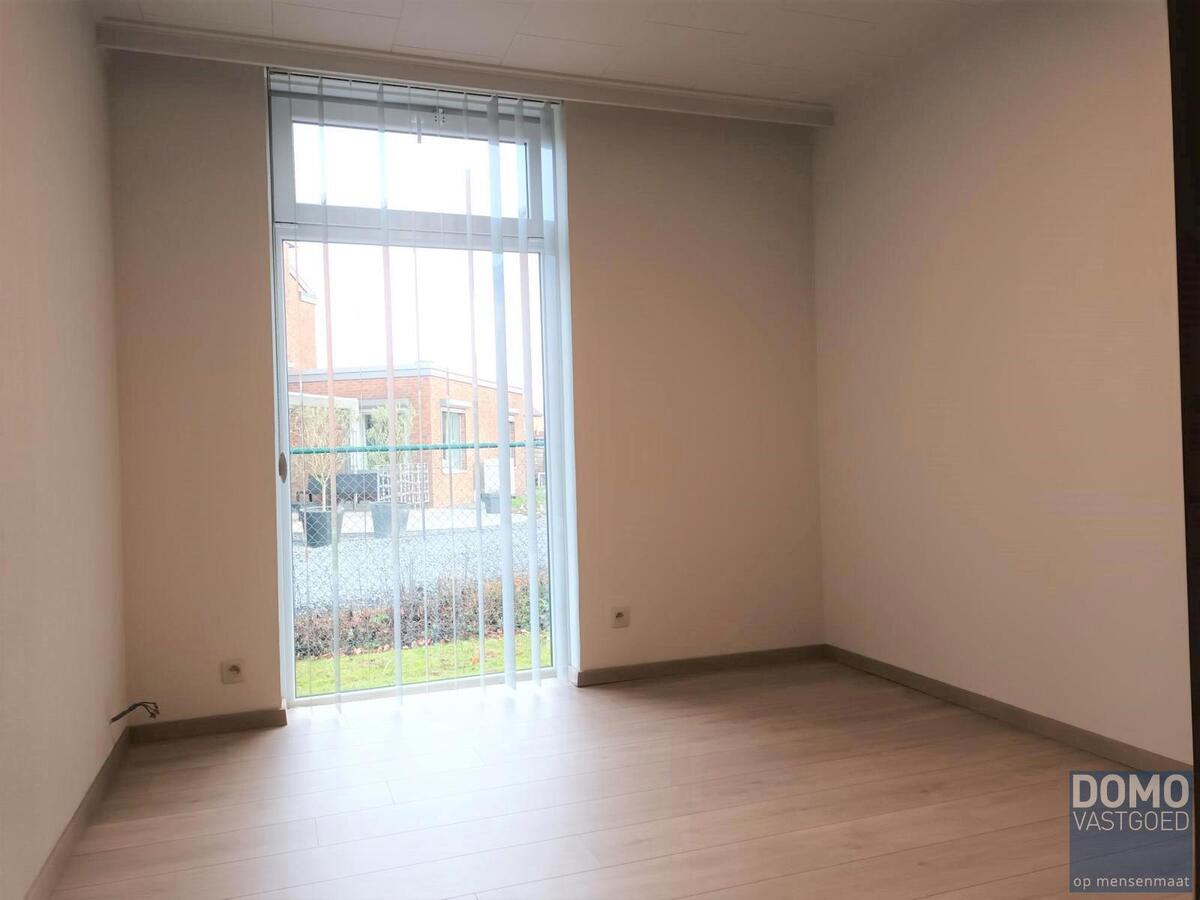 Vernieuwde seniorenwoning met 3 slaapkamers en inpandige garage gelegen in Tuilt (Kuringen) 