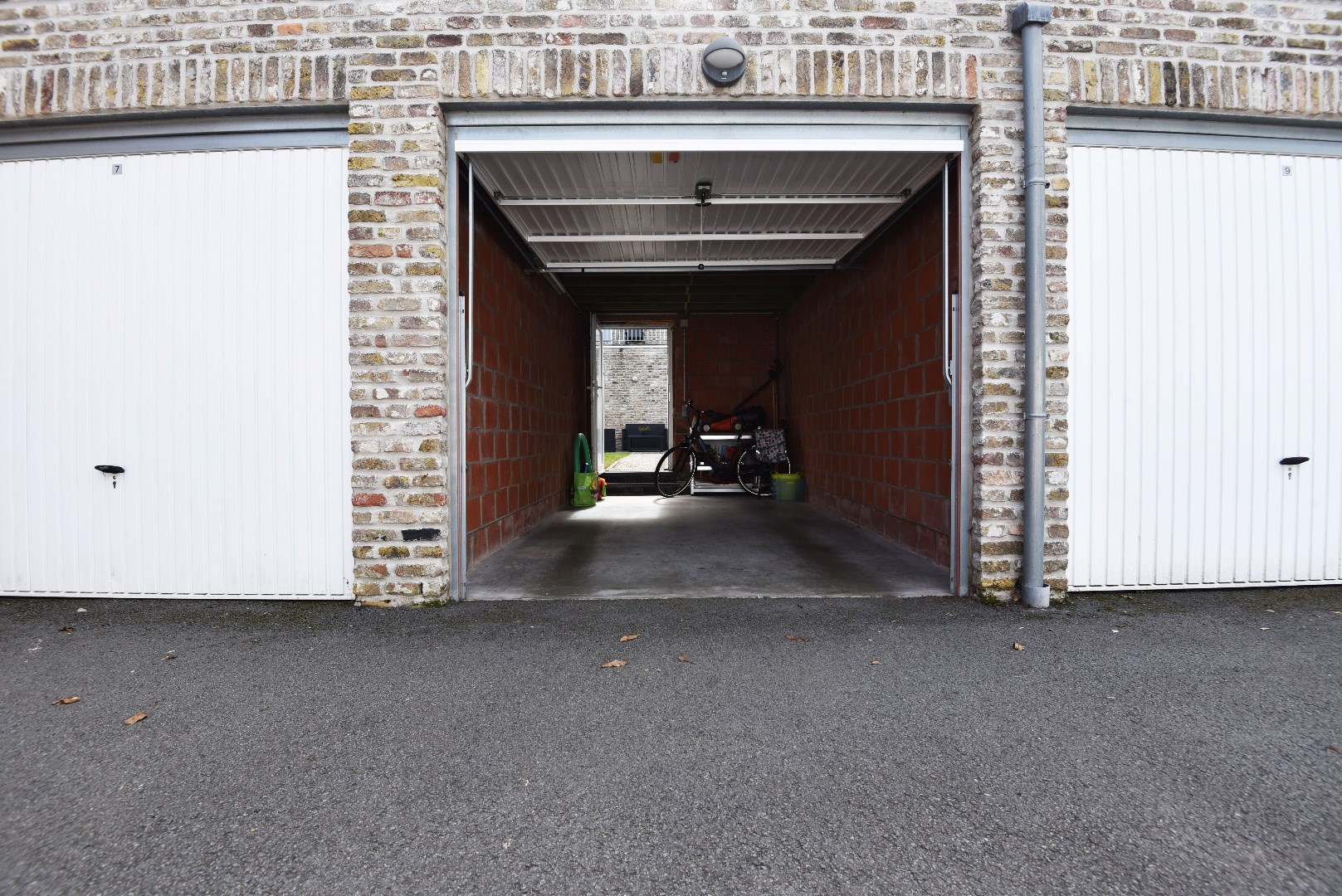 Gelijkvloers appartement met 2 slpks, terras, tuin en garage te Maldegem 