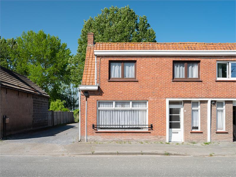 Charmante halfopen woning te Watervliet met potentieel. 