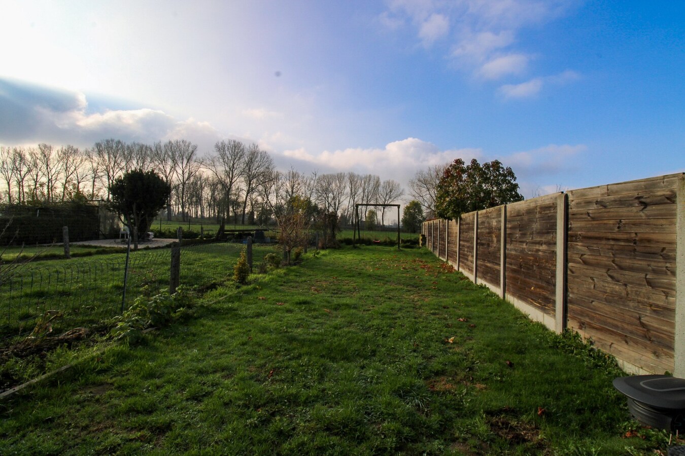Instapklare, ruime moderne woning met 4 slaapkamers en uitgestrekte tuin te koop in hartje Temse! 