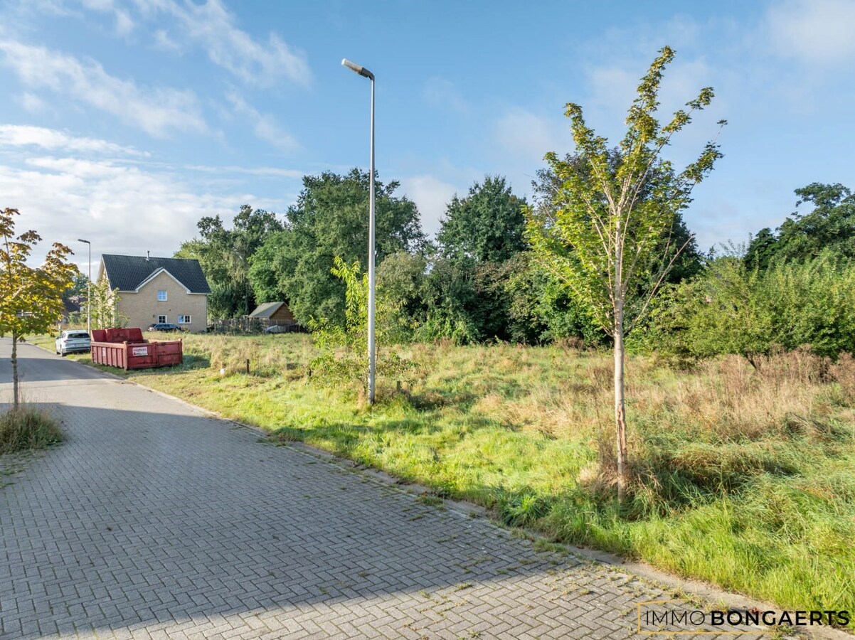 Halfopen bouwgrond op een rustige locatie 