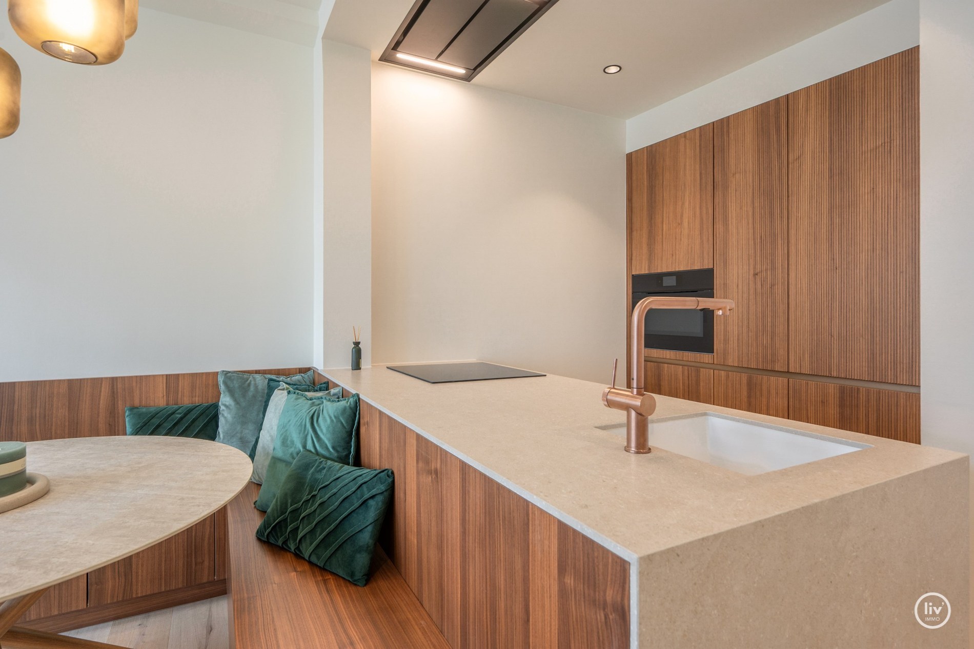 Volledig gerenoveerd 2-kamer appartement  op wandelafstand van de Zeedijk-Albertstrand. 