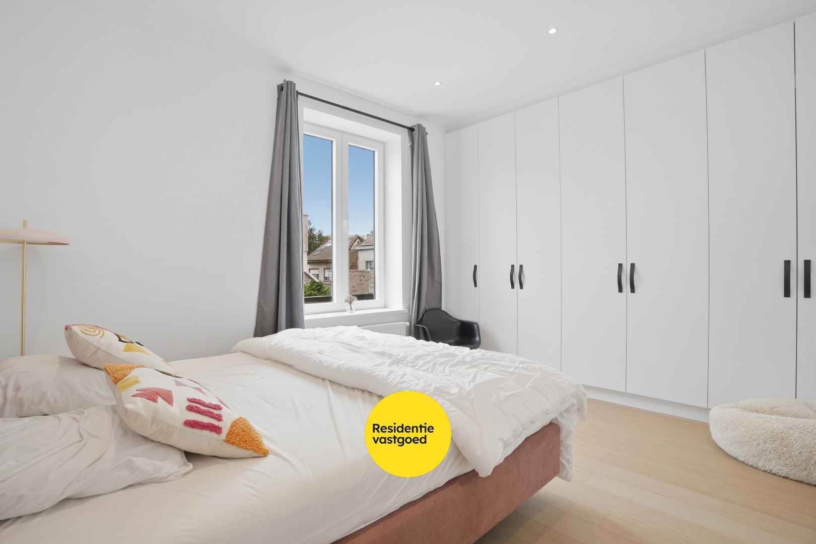 Subliem gerenoveerde herenwoning met 6 slaapkamers inclusief garage in Nieuwpoort-Stad op 135m² 