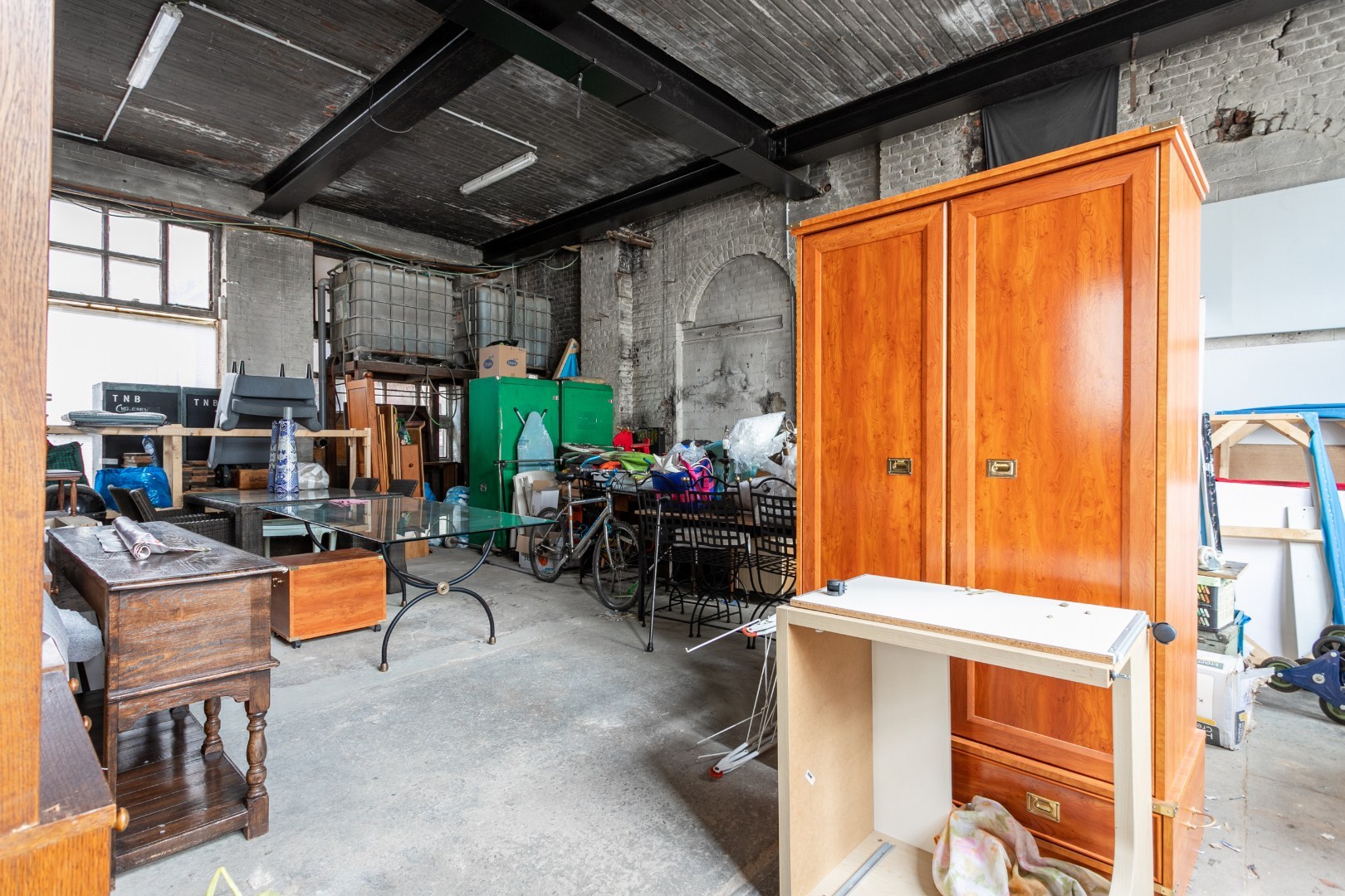 Opbrengsteigendom met gerenoveerde loft (EPC B) en atelier (100m²) naast het station van Braine-le-Comte 