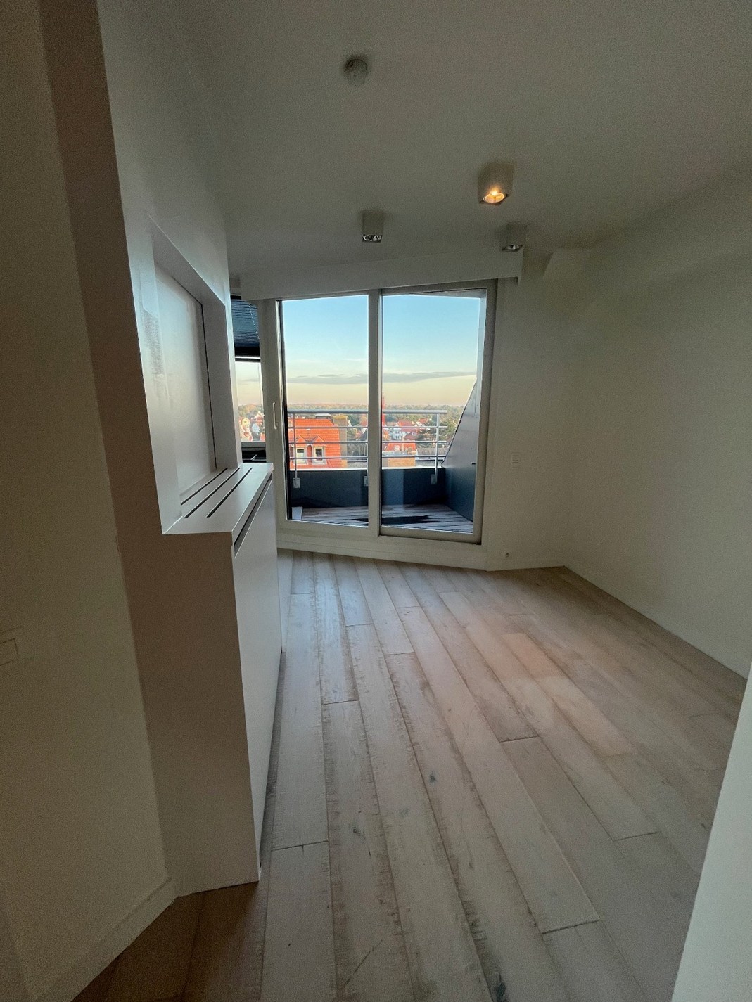 Appartement en duplex récent non meublé avec balcon orienté sud. 
