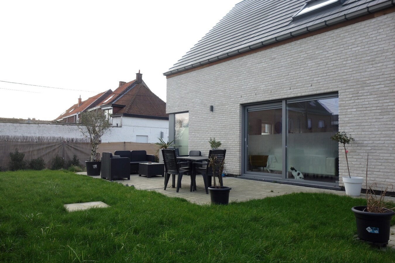 Charmante maison 3 façades avec 3 chambres, bureau, jardin et garage ! 