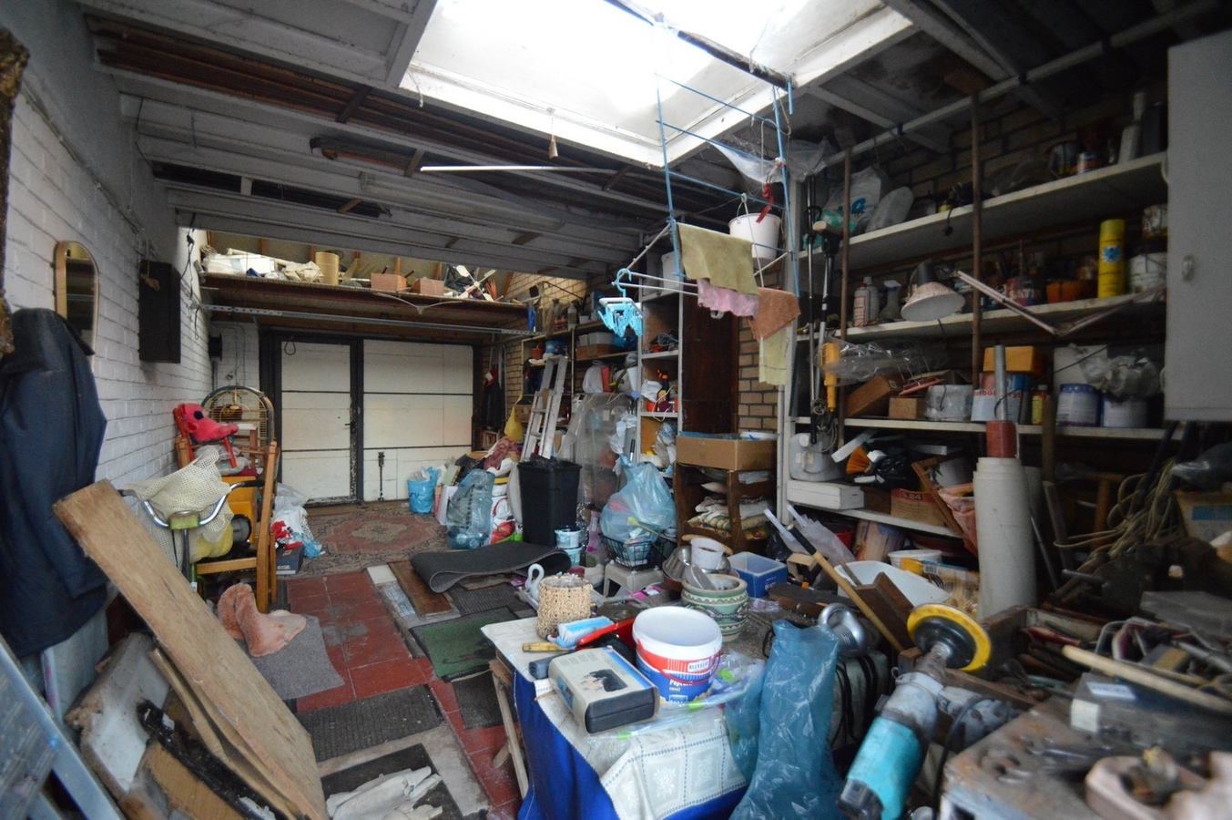 Volumineuze, te renoveren woning met garage - Heist 