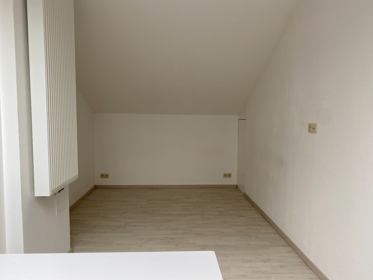 Alleenstaande woning op ruim perceel van 1035 m² 