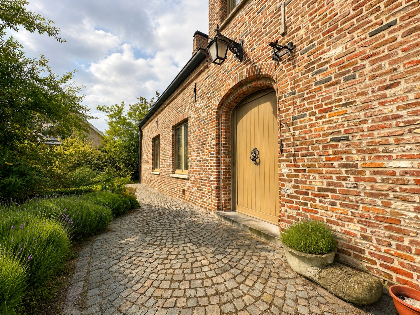 Statige villa met loods op groot perceel, buitenkans! Ruddervoorde (Waardamme) 