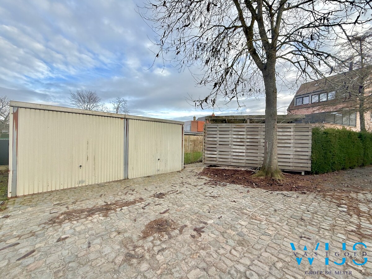 Gelijkvloers appartement met tuin en garage te OOSTEEKLO ! 