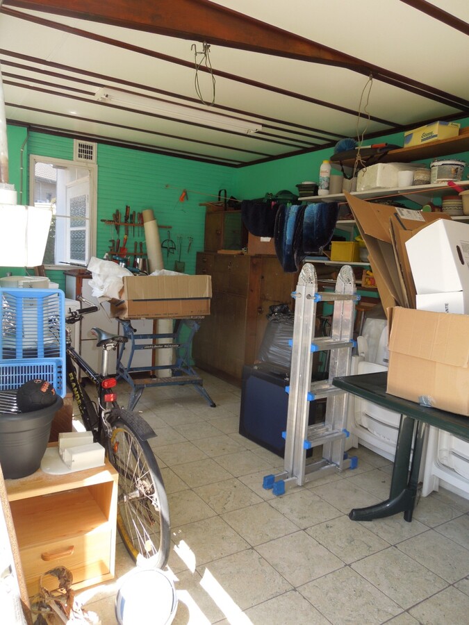 Op te frissen halfopen woning 