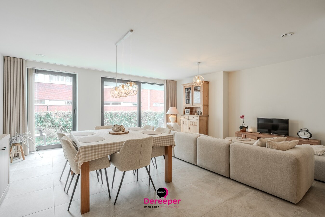 Prachtig gelijkvloers appartement met zonnig terras, tuin en parkeerplaats(en) 