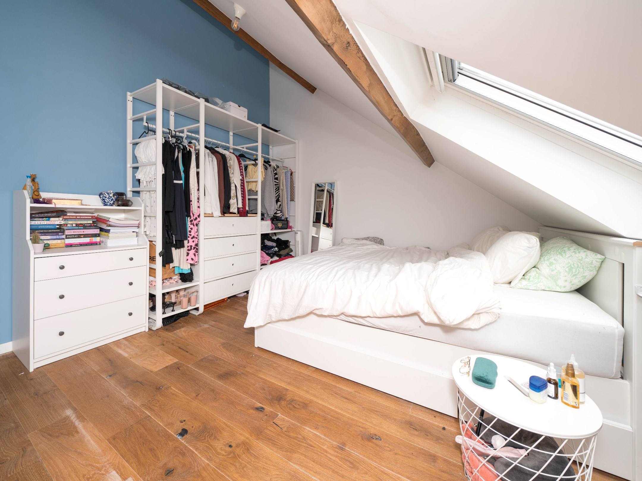 Zeer grote, instapklare woning met 6 kamers en 2 badkamers 