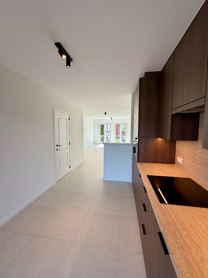 Volledig gerenoveerd en instapklaar appartement van 100 m² met grootte leefruimte en terras — centrum Bonheiden 