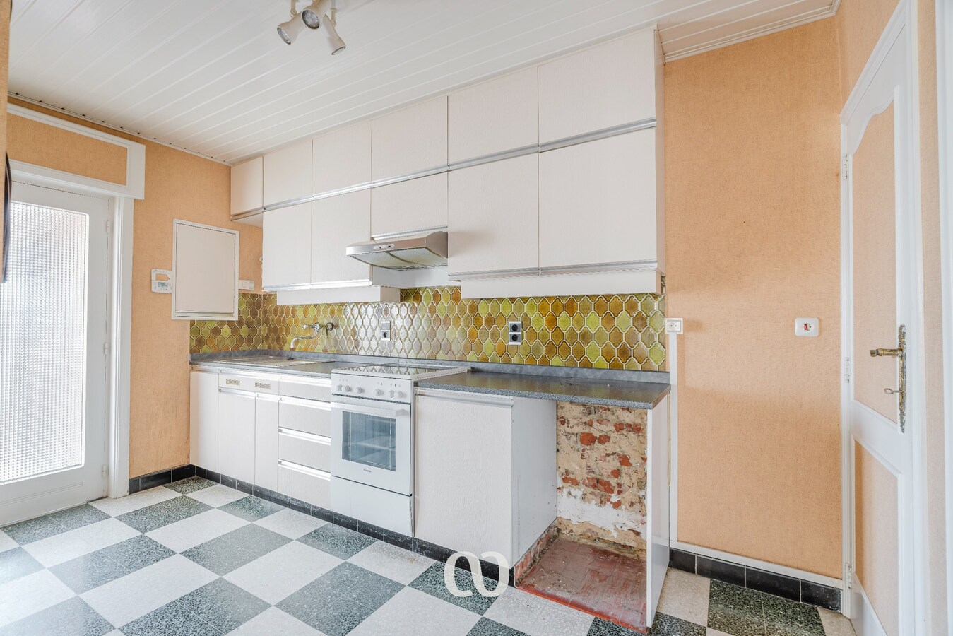 Stevige gezinswoning met tuin en garage nabij het centrum van Oudenaarde 