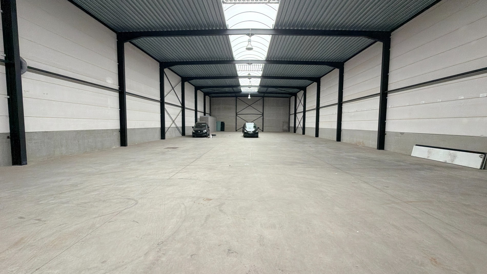 Bedrijfsunits met magazijn en kantoor te huur in Mechelen-Noord