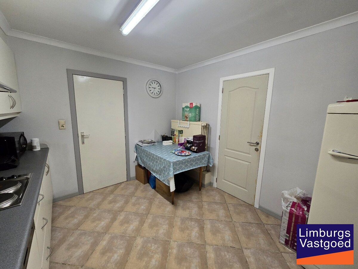 Gelijkvloerse kantoorruimte 108 m² met privé parkeerplaatsen 