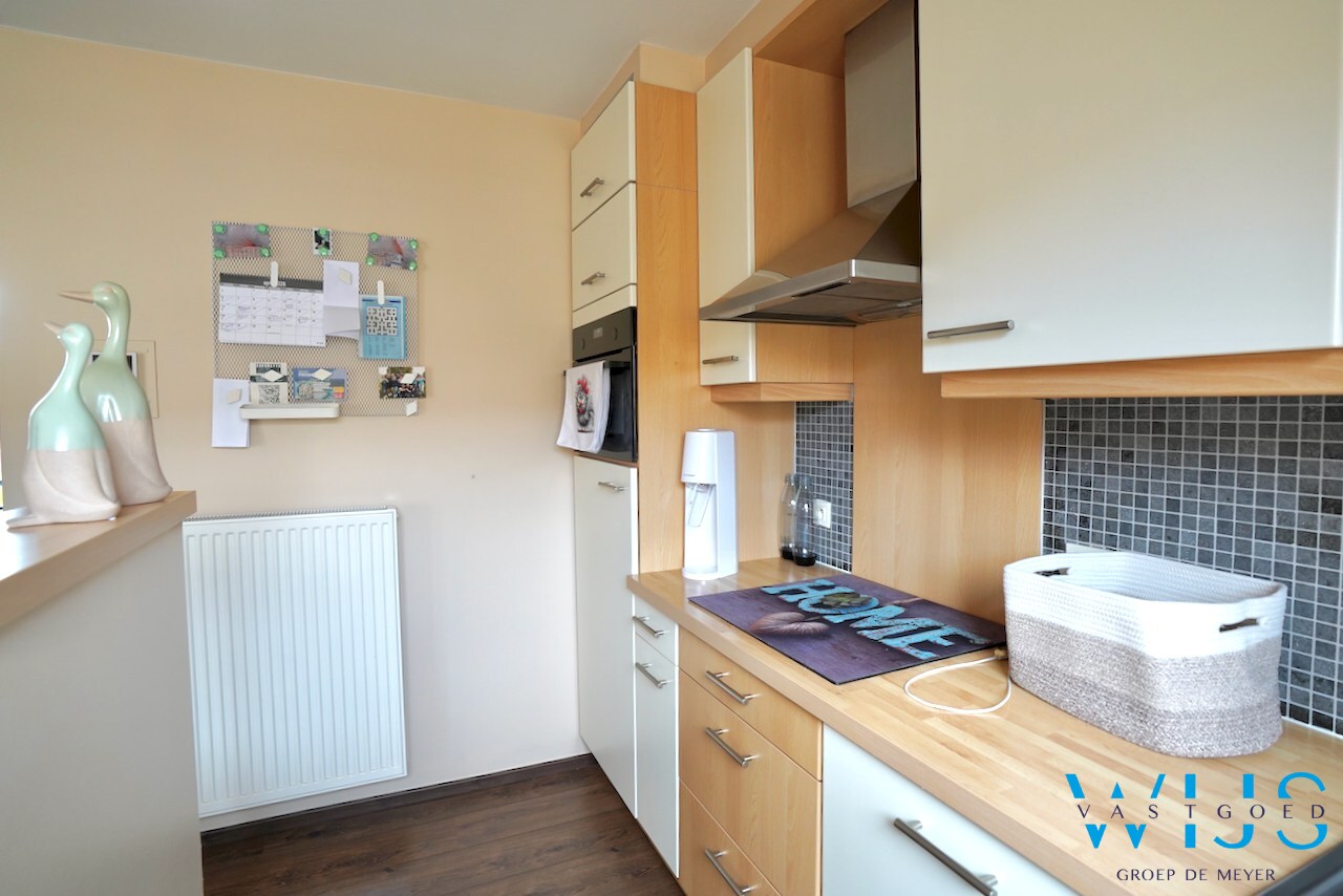 Charmant instapklaar tweeslaapkamer appartement in centrum Ertvelde! 