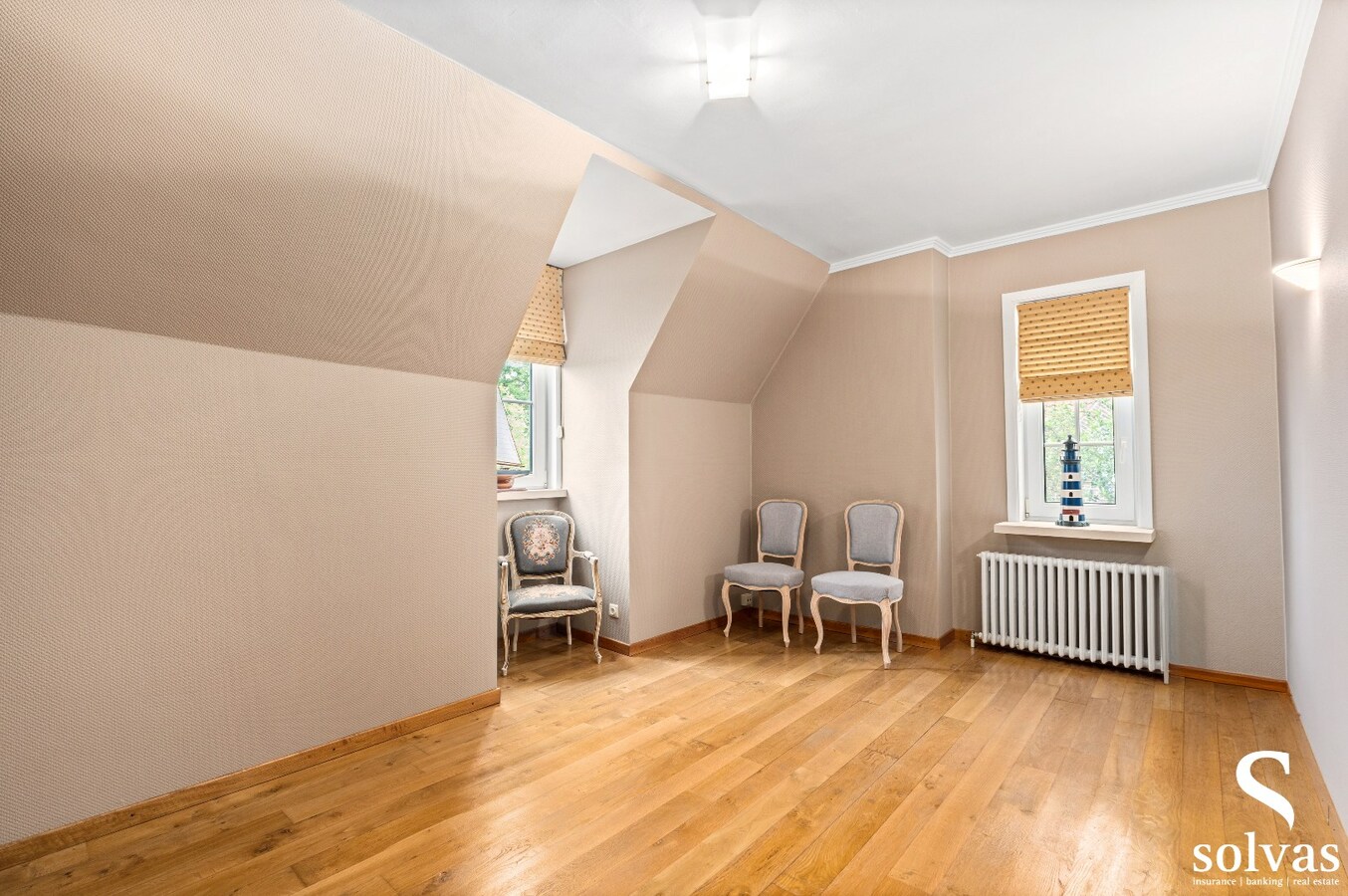 Instapklare, hoogwaardig afgewerkte woning op 1.214 m² met 4 slaapkamers en dubbele garage 