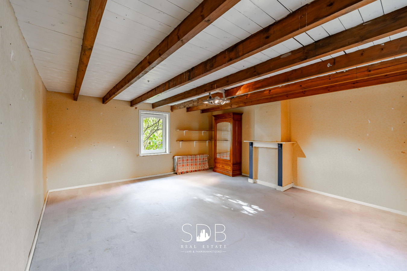 Authentieke hoeve met achterliggend groen op 5.192m² 