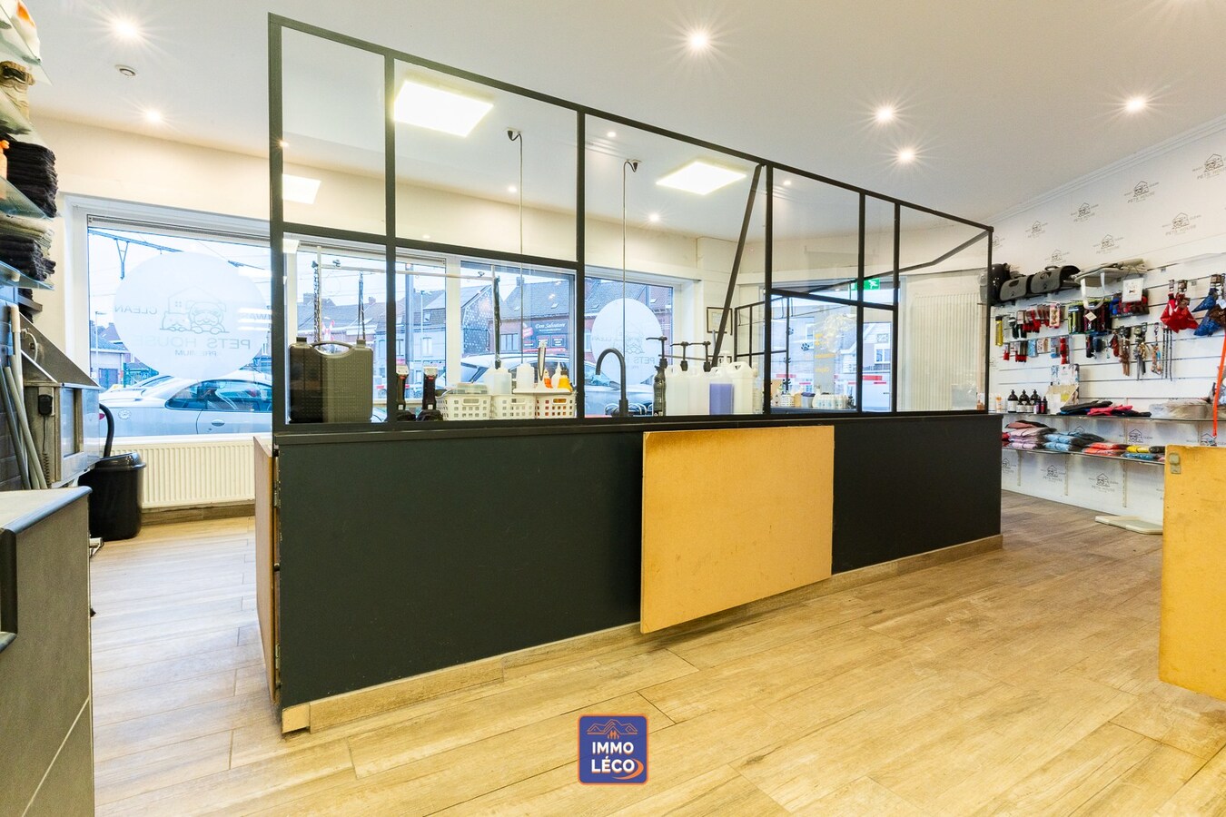 Surface commerciale de +/- 70m² dans une rue fréquentée à la Gare d'Herseaux ! 