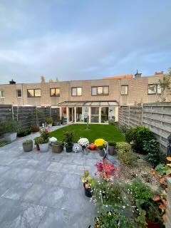 Goed onderhouden rijwoning met garage 