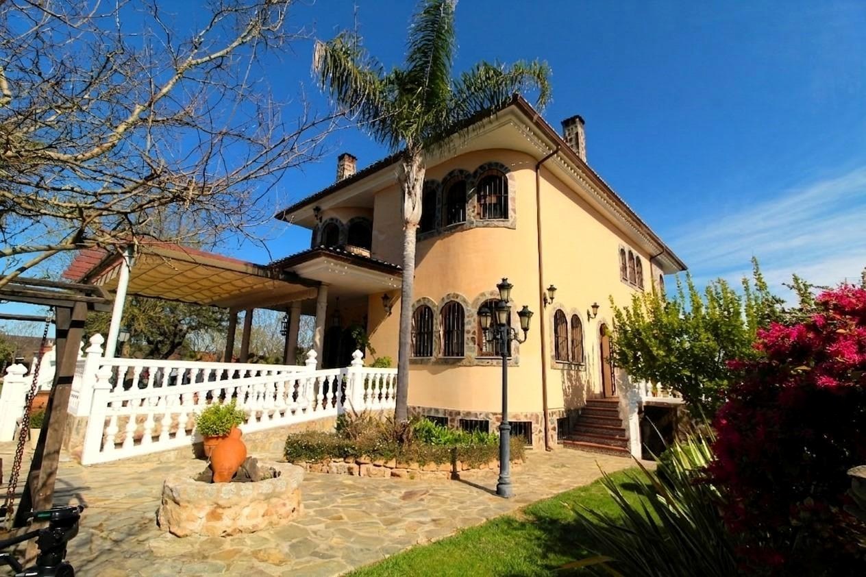 Villa te koop in Badajoz
