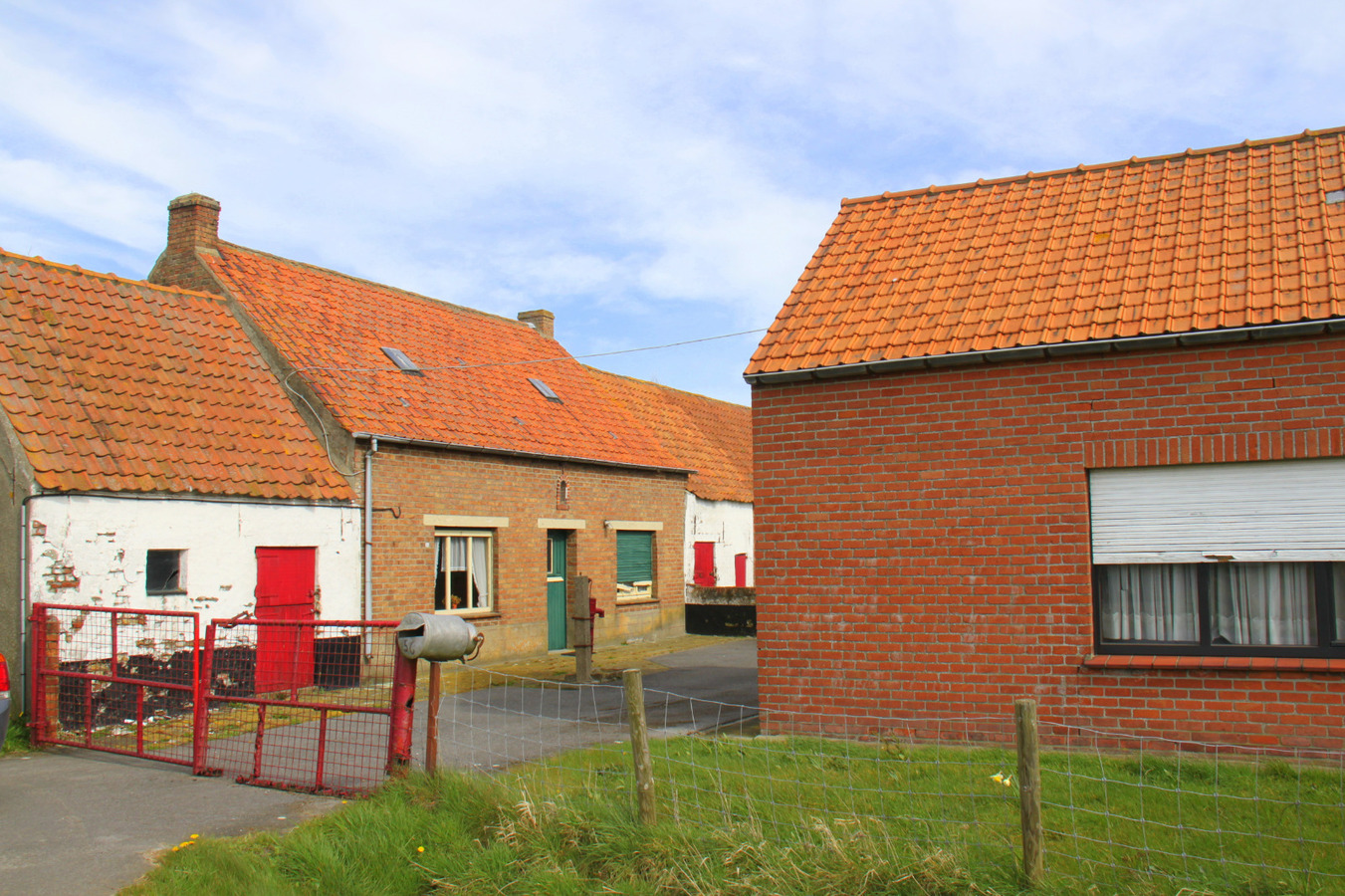 Te renoveren hoeve met open zicht te Zerkegem 