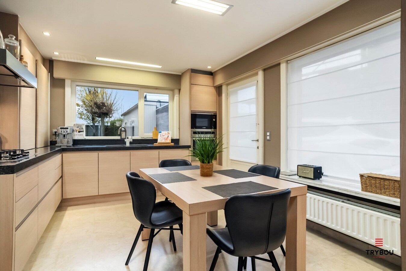 Instapklare halfopen woning met 3 slaapkamers en garage te Oostnieuwkerke 