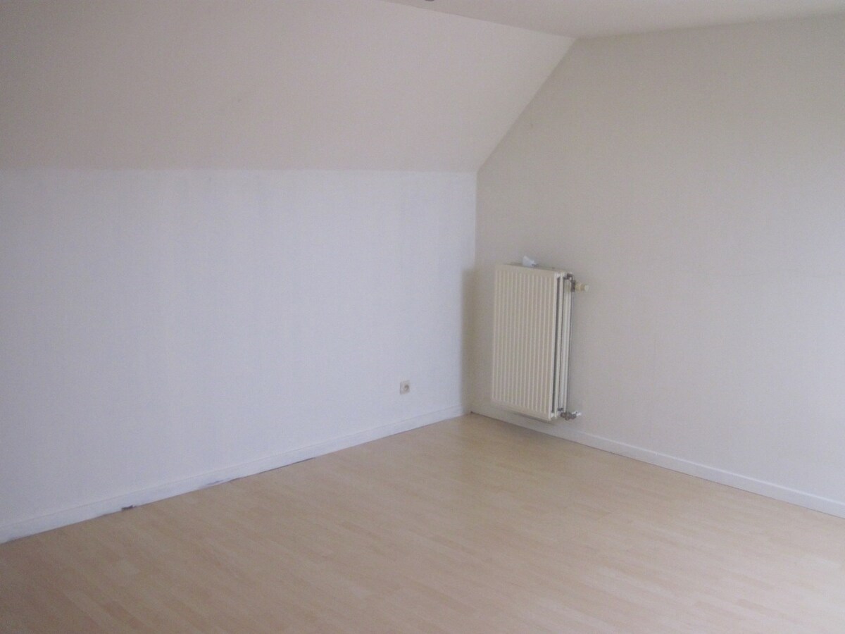 Bijzonder ruim appartement in hartje Kruishoutem. 