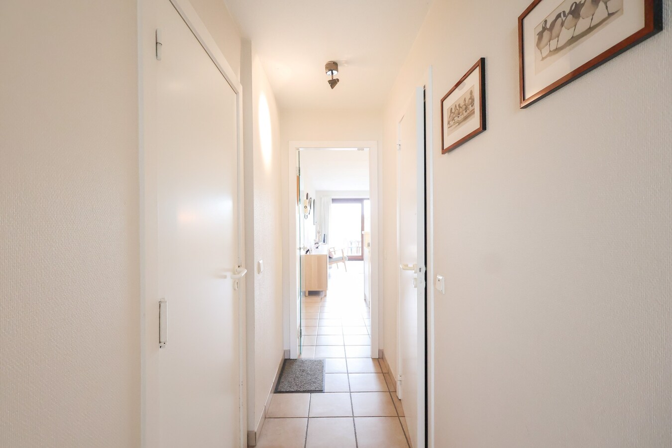 Instapklaar gelijkvloers appartement op wandelafstand van de Zeedijk en het strand! 