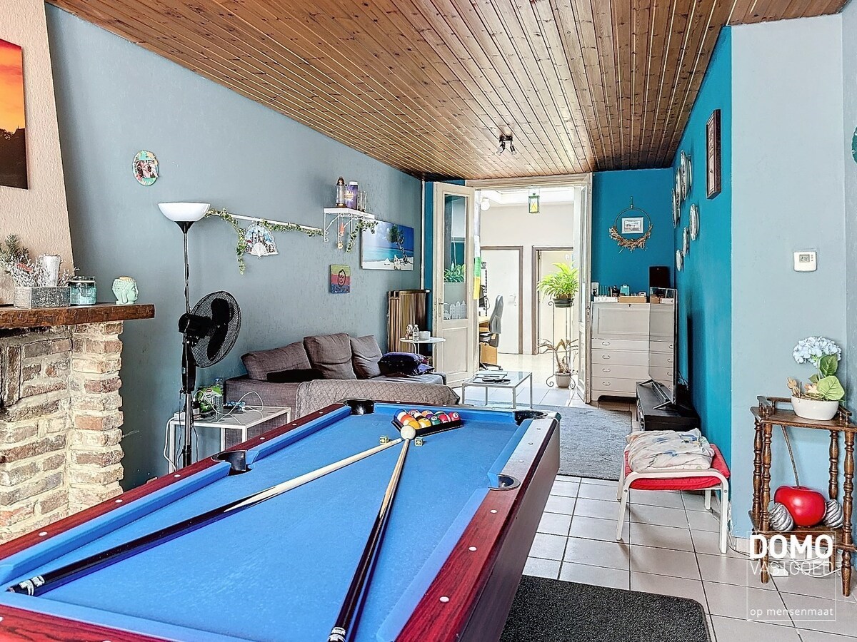 Te renoveren rijwoning met tuin en 3 slaapkamers in Hasselt. 